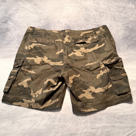 Faded Glory Men's camo‎ cargo shorts size 46 - Picture 2 of 3
